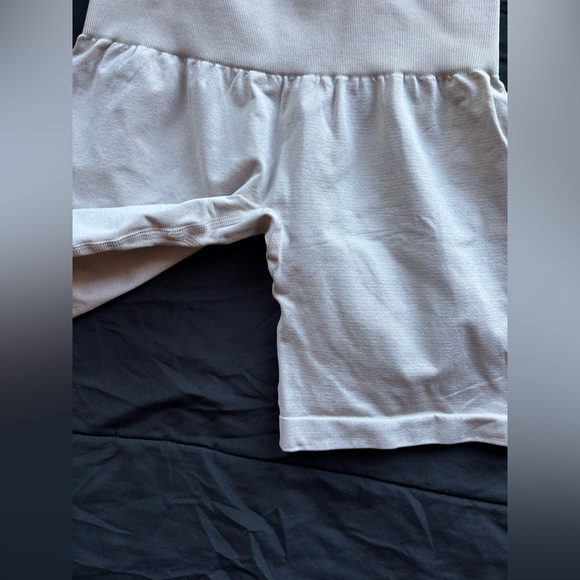 NVGTN Solid Seamless Shorts High Waisted Beige Tan Size S - Picture 3 of 7